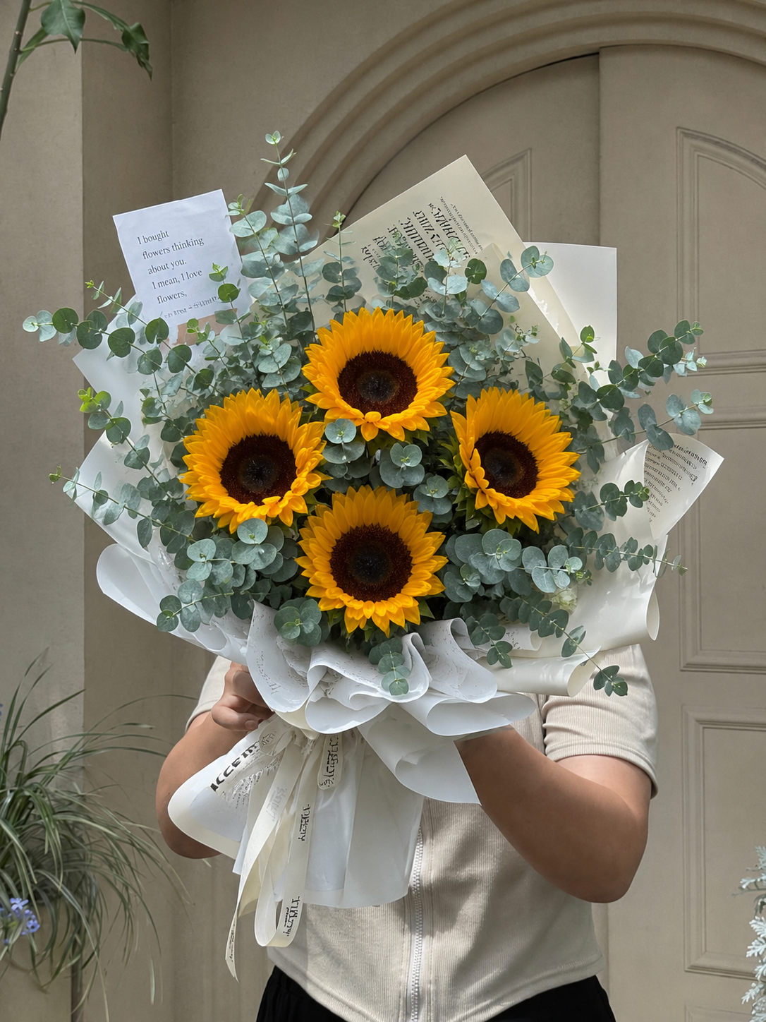 What to expect from sunflower & eucalyptus bouquets